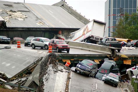 baltimore bridge collapses due to